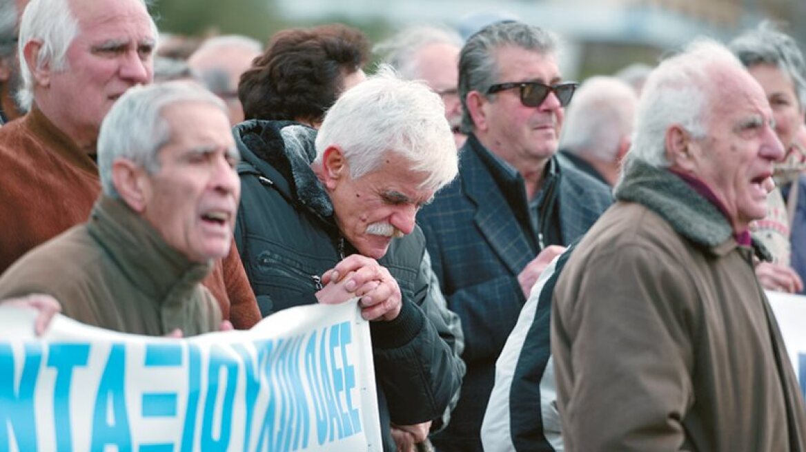 Gov’t examines seven scenarios on pension cuts