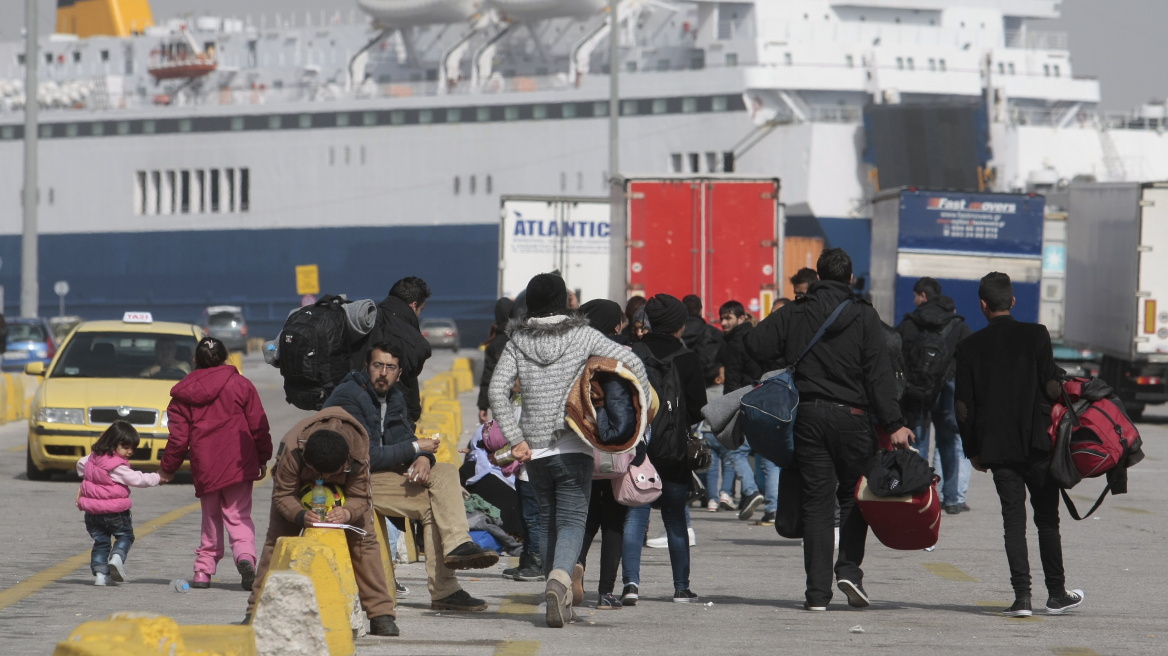 «Μπλόκο» από τις ταξιδιωτικές εταιρείες στα εισιτήρια για τους πρόσφυγες