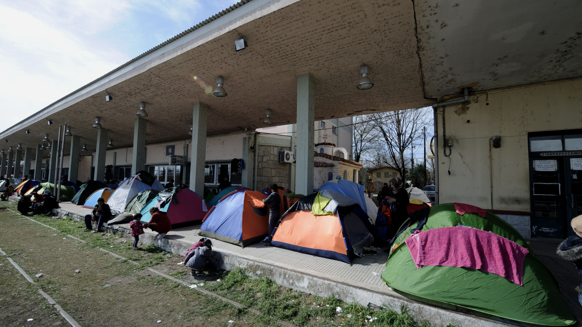 Προσφυγούπολη γίνεται η Ειδομένη: Και δεύτερος καταυλισμός για τα καραβάνια των προσφύγων