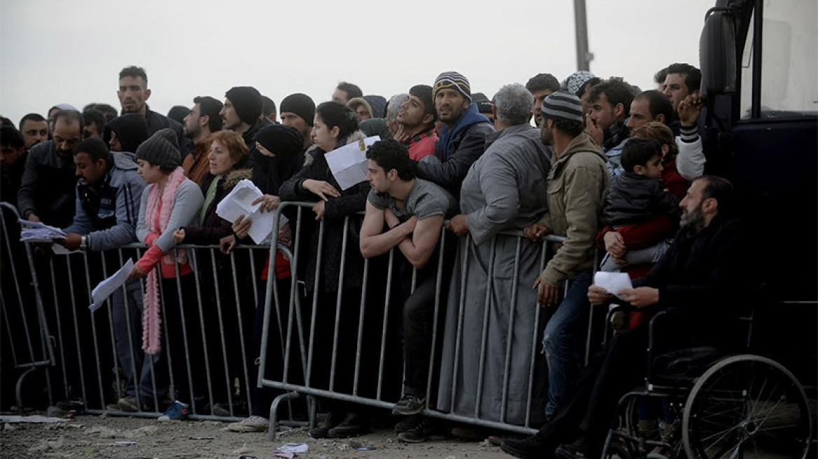 Σφίγγουν κι άλλο τον κλοιό οι Σκοπιανοί: Τώρα δέχονται μόνο τους πρόσφυγες από εμπόλεμες... πόλεις!