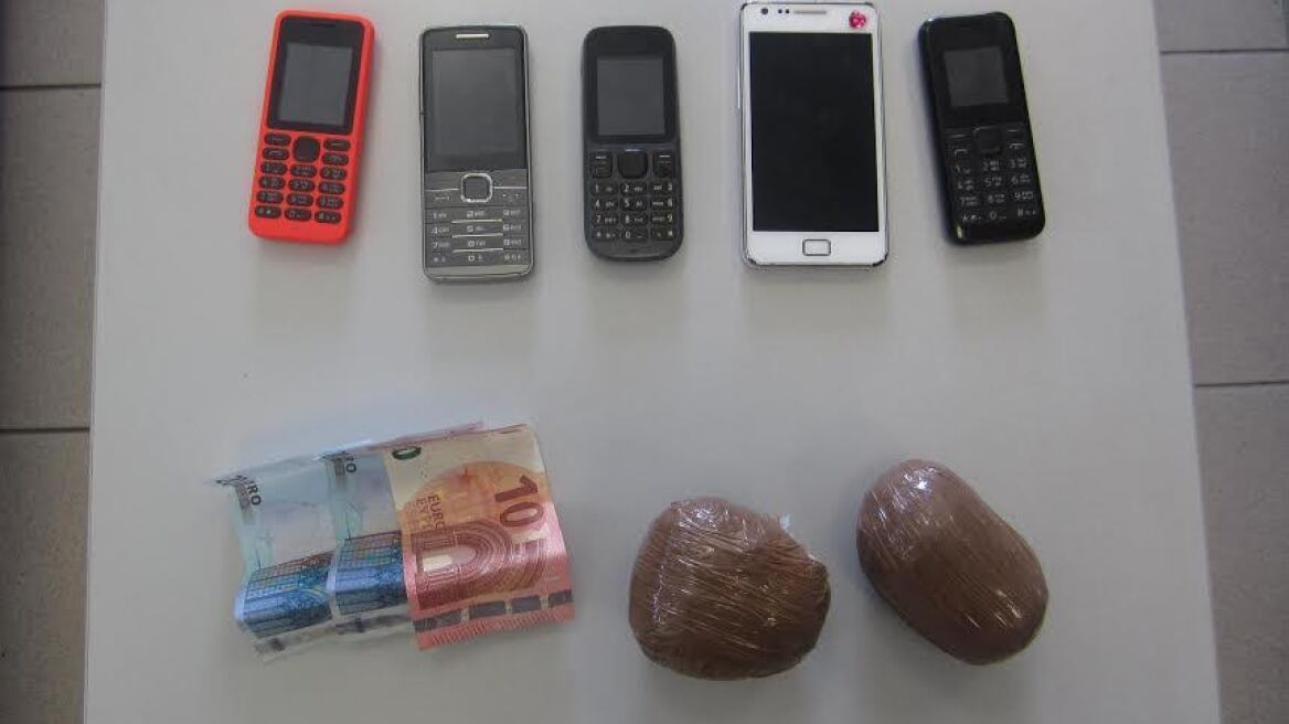 Στο φανάρι του Ι.Χ. έκρυψαν μισό κιλό ηρωίνης!