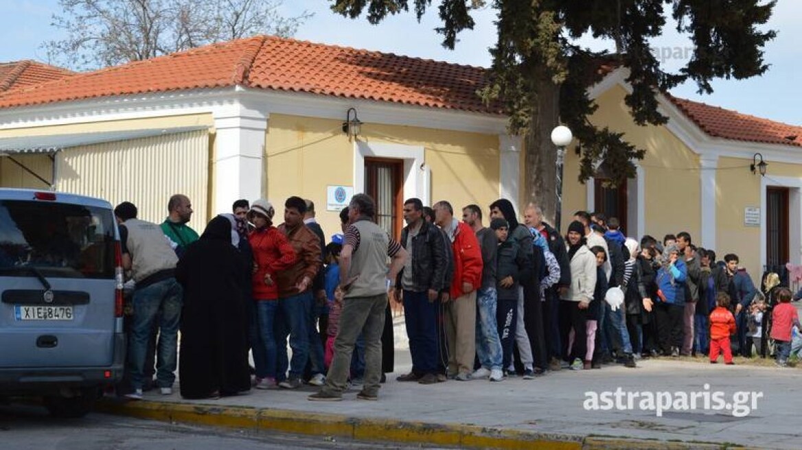 Πάνω από 1.200 μετανάστες έφτασαν σήμερα μόνο στη Χίο, αν και ο Βίτσας βλέπει «μειωμένες ροές»