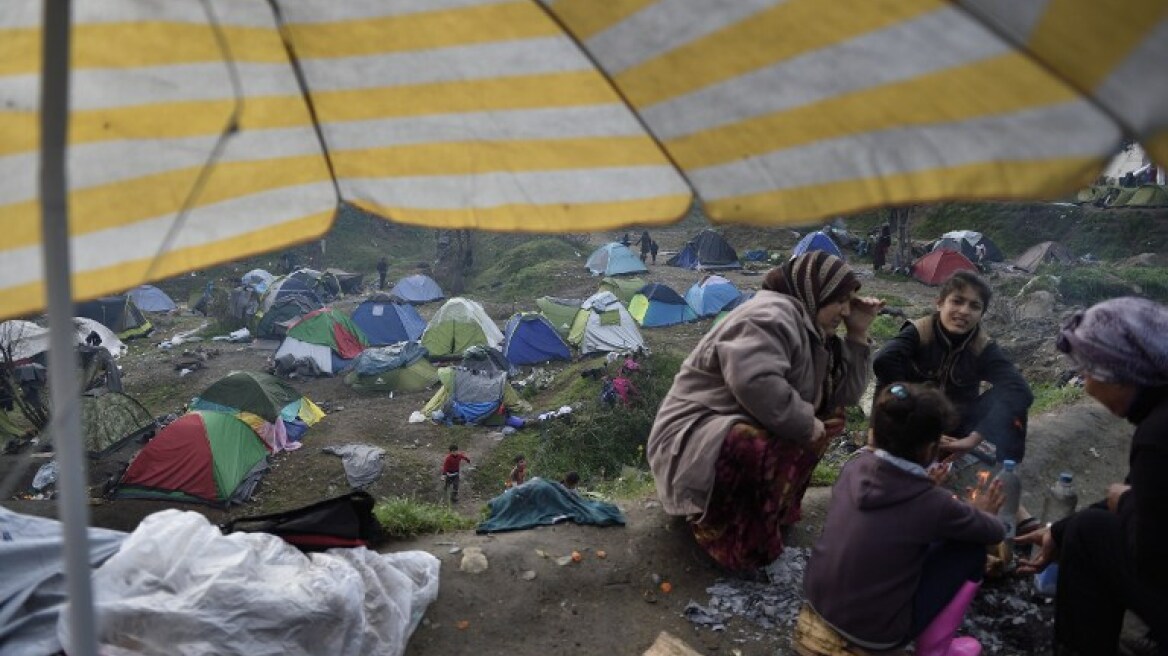 Το φέιγ βολάν της κυβέρνησης στους πρόσφυγες της Ειδομένης: Σας παρέχουμε διαμονή, σίτιση, περίθαλψη