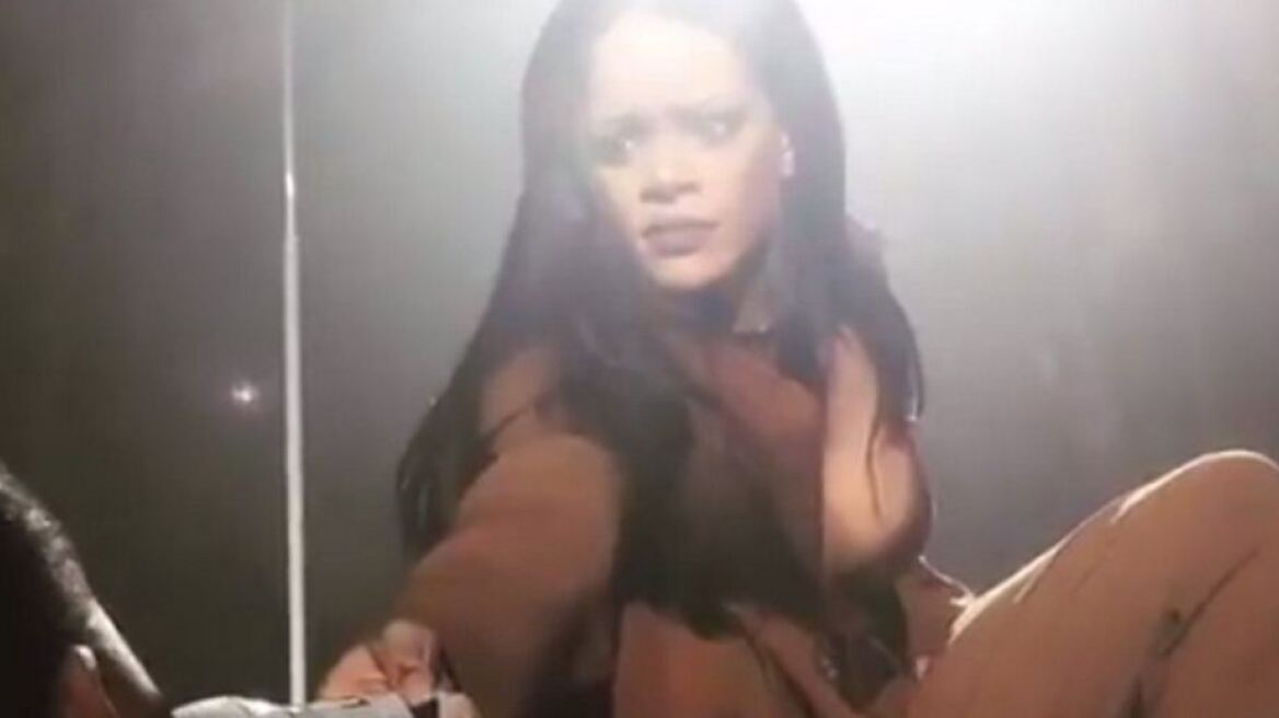 Βίντεο: Δείτε την «επική» αντίδραση της Rihanna στην εντυπωσιακή φωνή θαυμαστή της