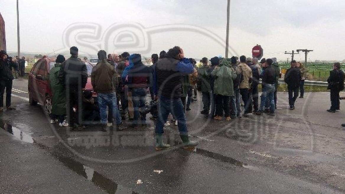 Πρόσφυγες έκλεισαν την εθνική οδό Θεσσαλονίκης - Κιλκίς