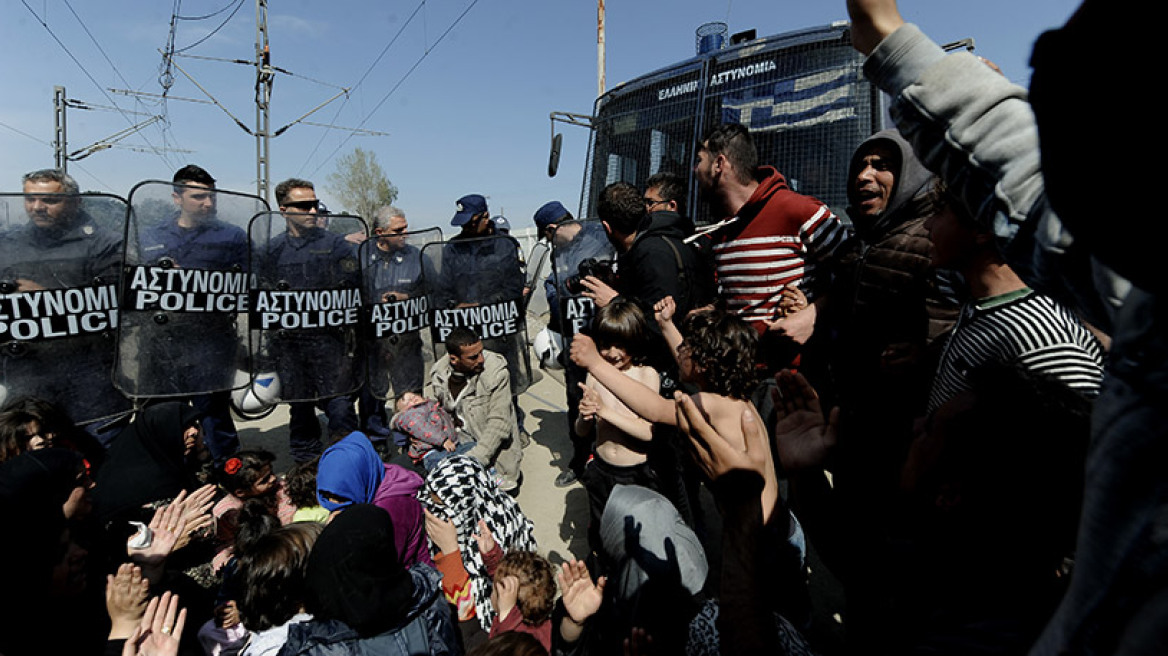 Die Welt: Έκρηξη βίας στην Ειδομένη με τα σύνορα κλειστά