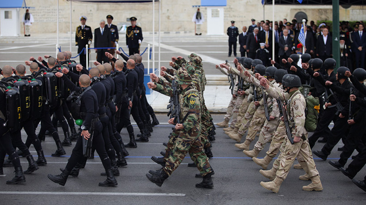 Παρέλαση 25ης Μαρτίου: Χθες μαντίλα, σήμερα τανκς και παράπονα αναπήρων