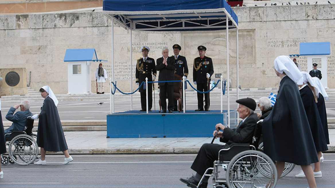 «Μη μας πετάτε σαν λεμονόκουπες» φώναξαν οι ανάπηροι στην παρέλαση