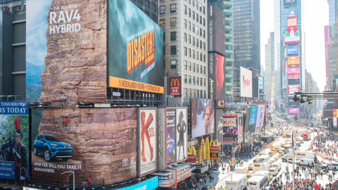 Αναρρίχηση στην Times Square με το RAV4!