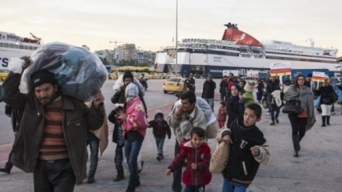 Πορεία από τον Πειραιά στην Αθήνα κάνουν οι πρόσφυγες