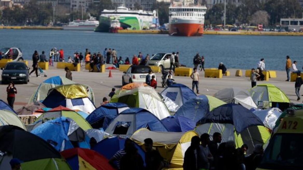 Επιχείρηση για την αποσυμφόρηση του Πειραιά από τους πρόσφυγες