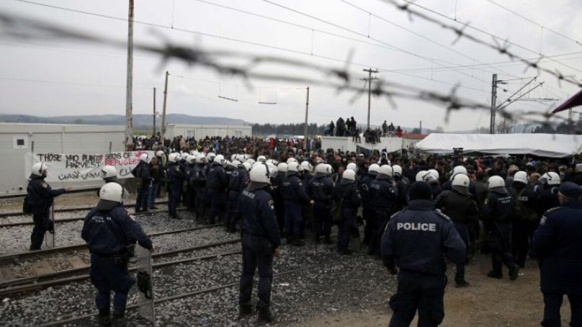 Πετροπόλεμος στην Ειδομένη, μαχαιρώματα στη Χίο