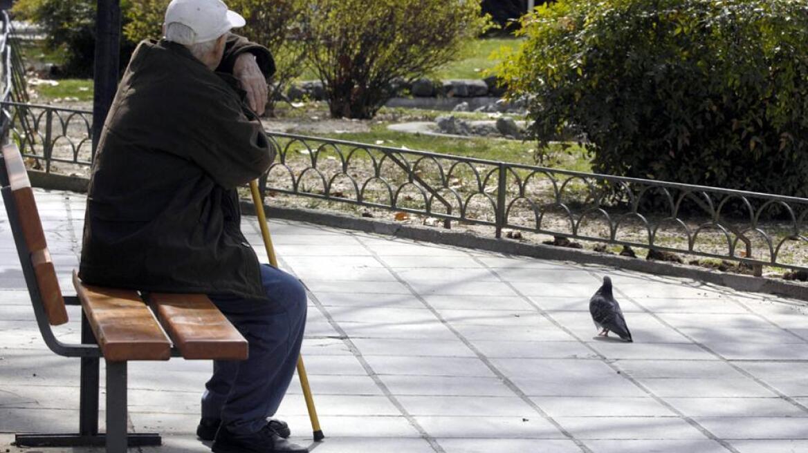 Στο στόχαστρο οι κάτω των 65 ετών και οι χαμηλές συντάξεις