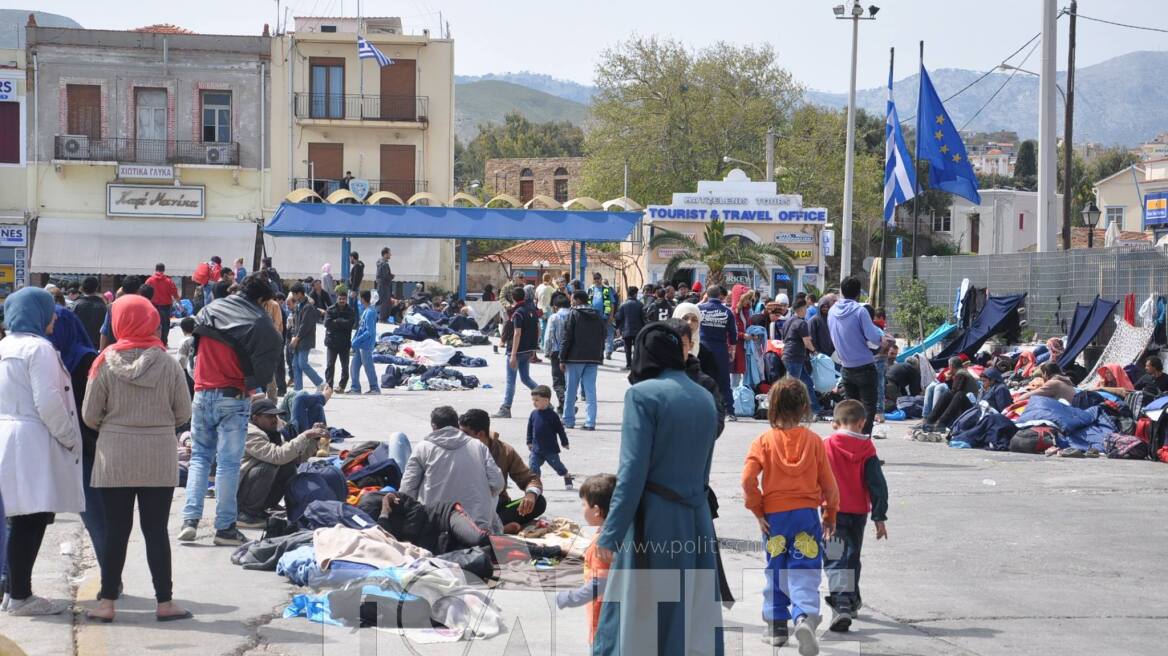 Χίος: Κλειστό μέχρι τη Δευτέρα το λιμάνι μετά την «κατάληψη» των μεταναστών