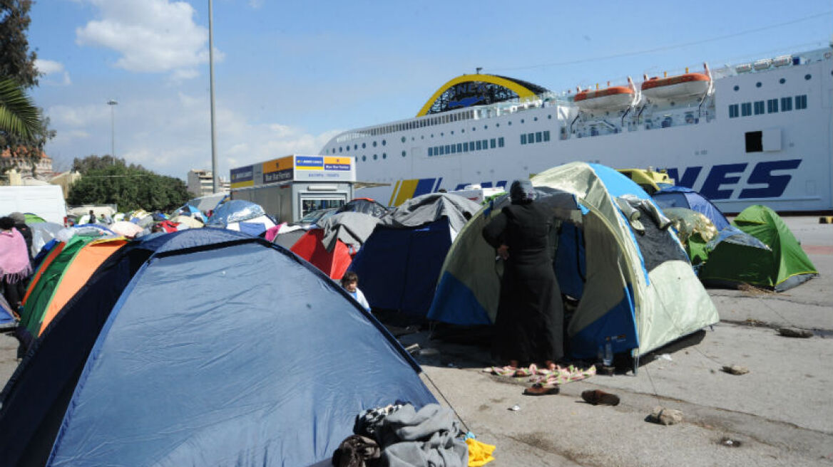 Στους 4.730 οι μετανάστες και πρόσφυγες στο λιμάνι του Πειραιά