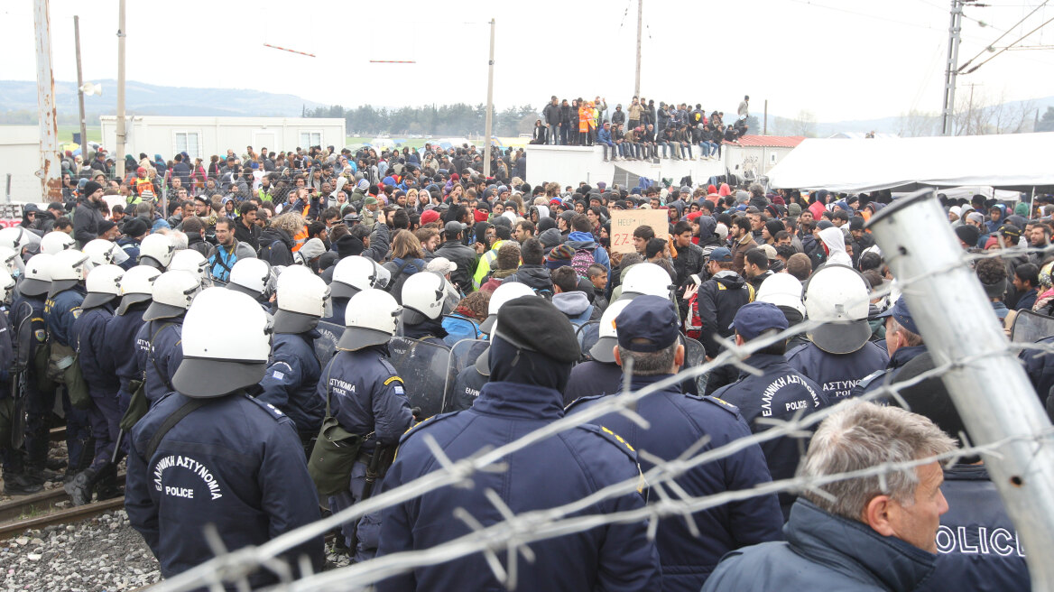 Νέες συμπλοκές μεταξύ προσφύγων και μεταναστών στην Ειδομένη