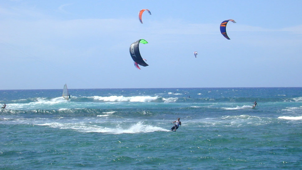 Τραυματίστηκε σοβαρά κάνοντας kite surf στην Ελαφόνησο 