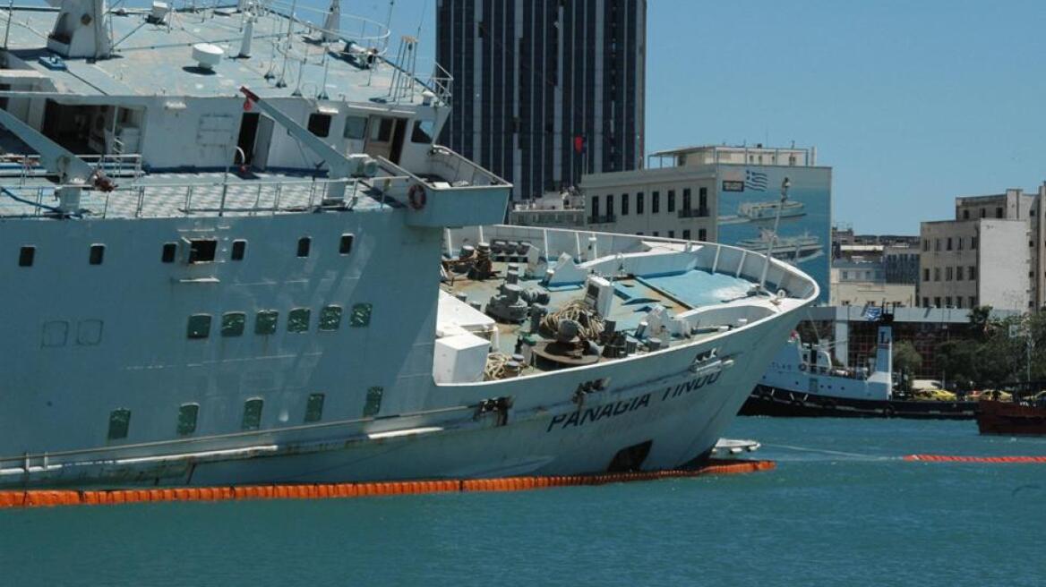 Μισοβυθισμένο σε... νομικά προβλήματα το «Παναγιά Τήνου» 