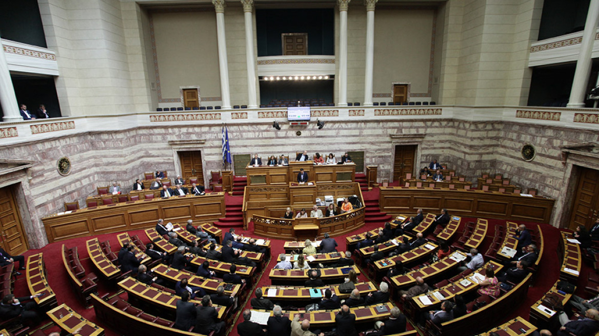 Πάρτι τροπολογιών στη Βουλή με κλειστά τα ΜΜΕ - «Καθαρίζουν» και τον Σταθάκη!