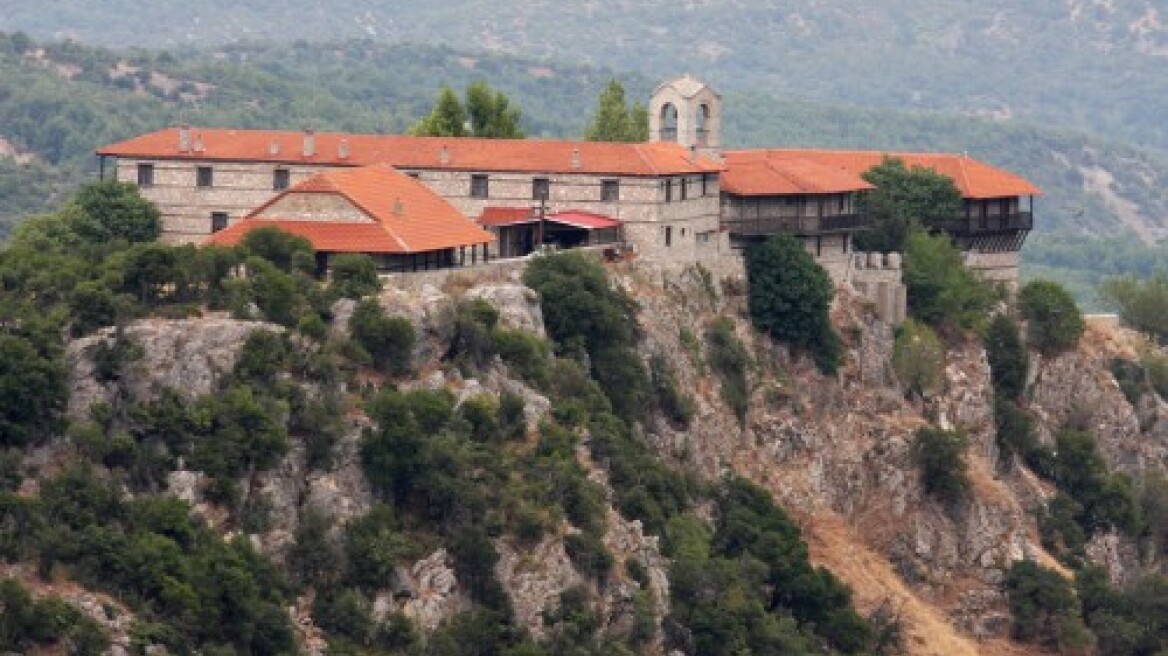 Διαμάχη εκκλησίας και κατοίκων για μία πεζογέφυρα στην Ελάτη 