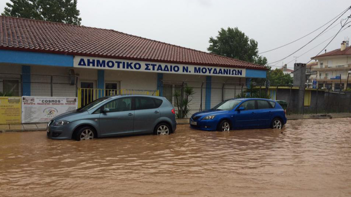 Πλημμύρες και προβλήματα από την κακοκαιρία σε όλη τη χώρα