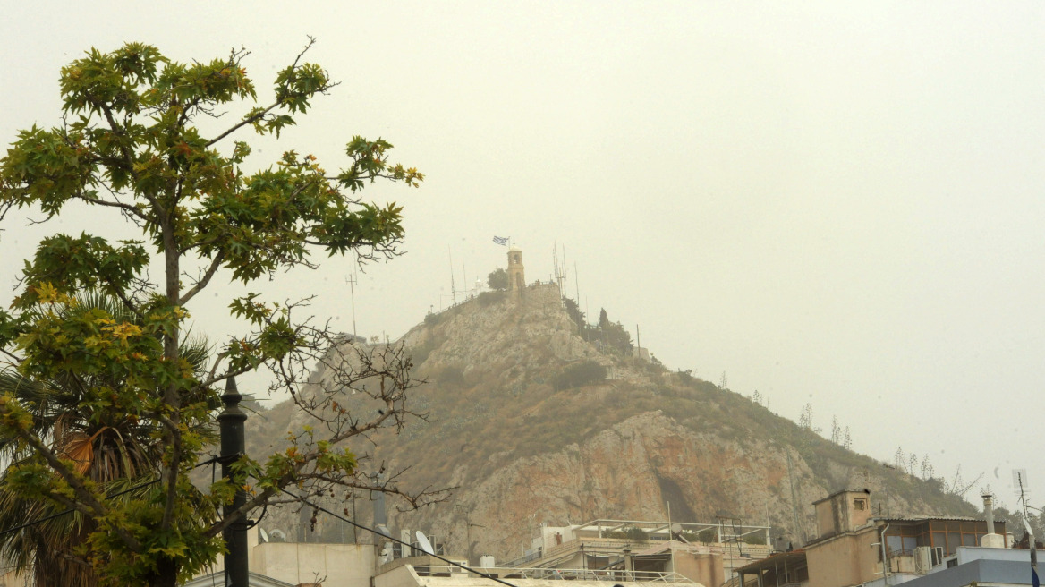 «Πνίγηκε» από την αφρικανική σκόνη η Αθήνα 