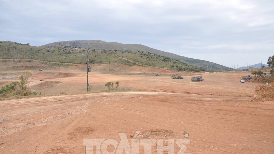 Φωτογραφίες: Χωματερή στην Χίο γίνεται χώρος φιλοξενίας προσφύγων