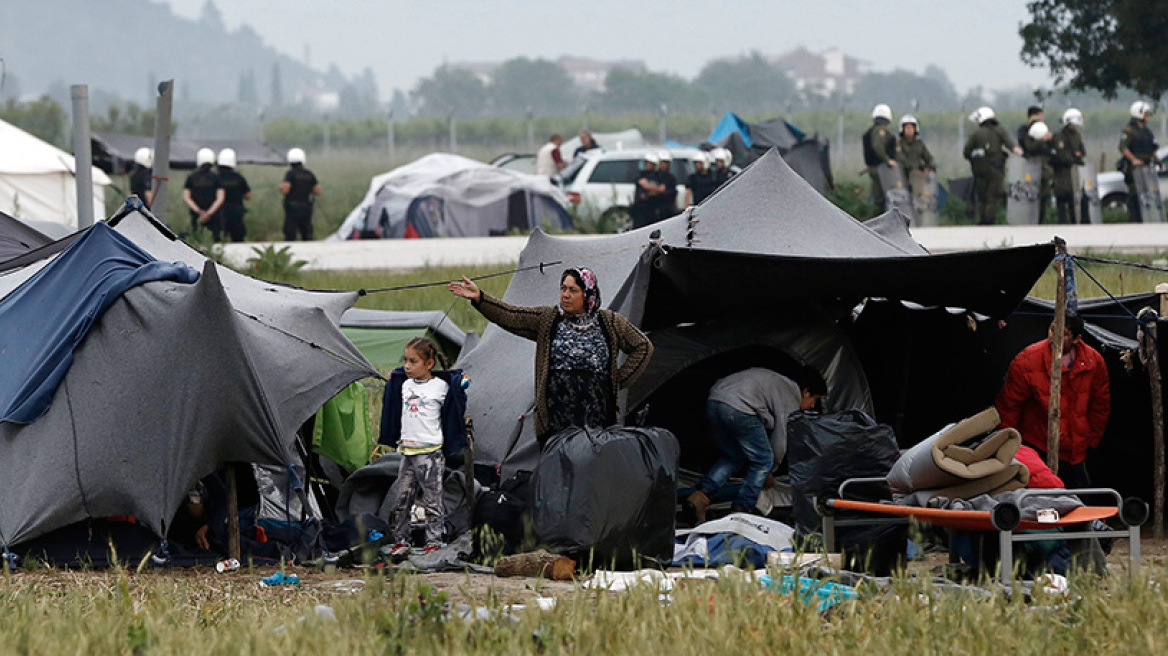 Ειδομένη: Δείτε από ελικόπτερο την επιχείρηση εκκένωσης