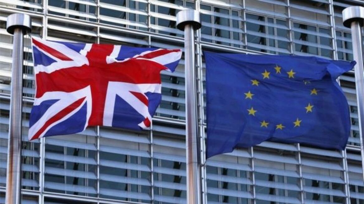 Brexit: Το απόλυτο ντέρμπι «προβλέπει» νέα δημοσκόπηση