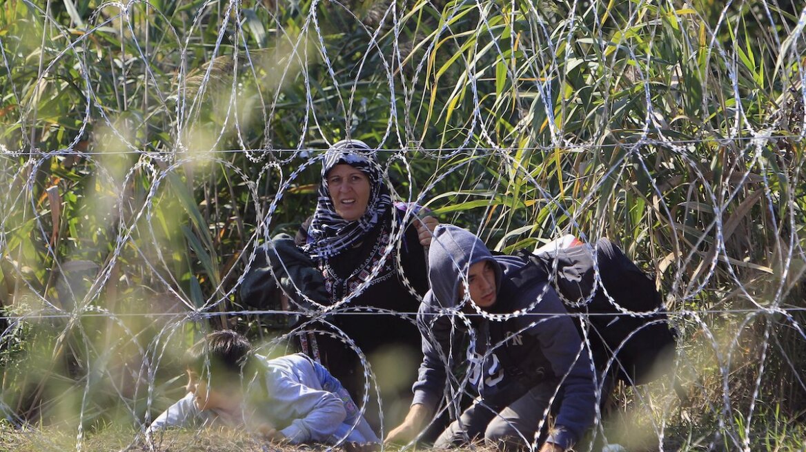 Η Ουγγαρία ενισχύει το φράχτη στα σύνορα με τη Σερβία