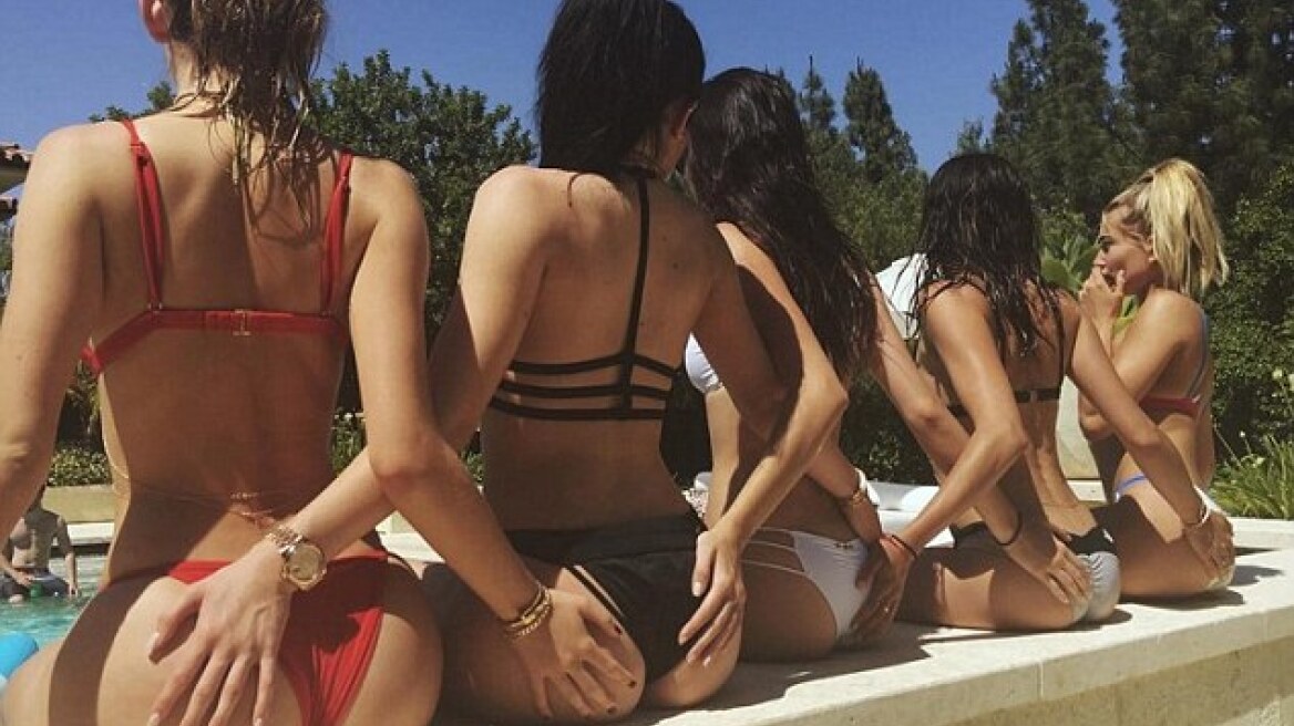 Kylie - Kendall Jenner: Πάρτι στην πισίνα με hot μαγιό 