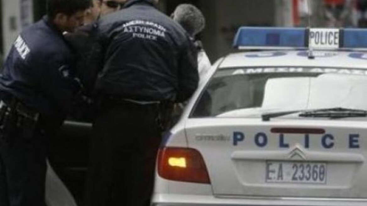 Προσποιούνταν τους αστυνομικούς και εξαπατούσαν ανυποψίαστους πολίτες 