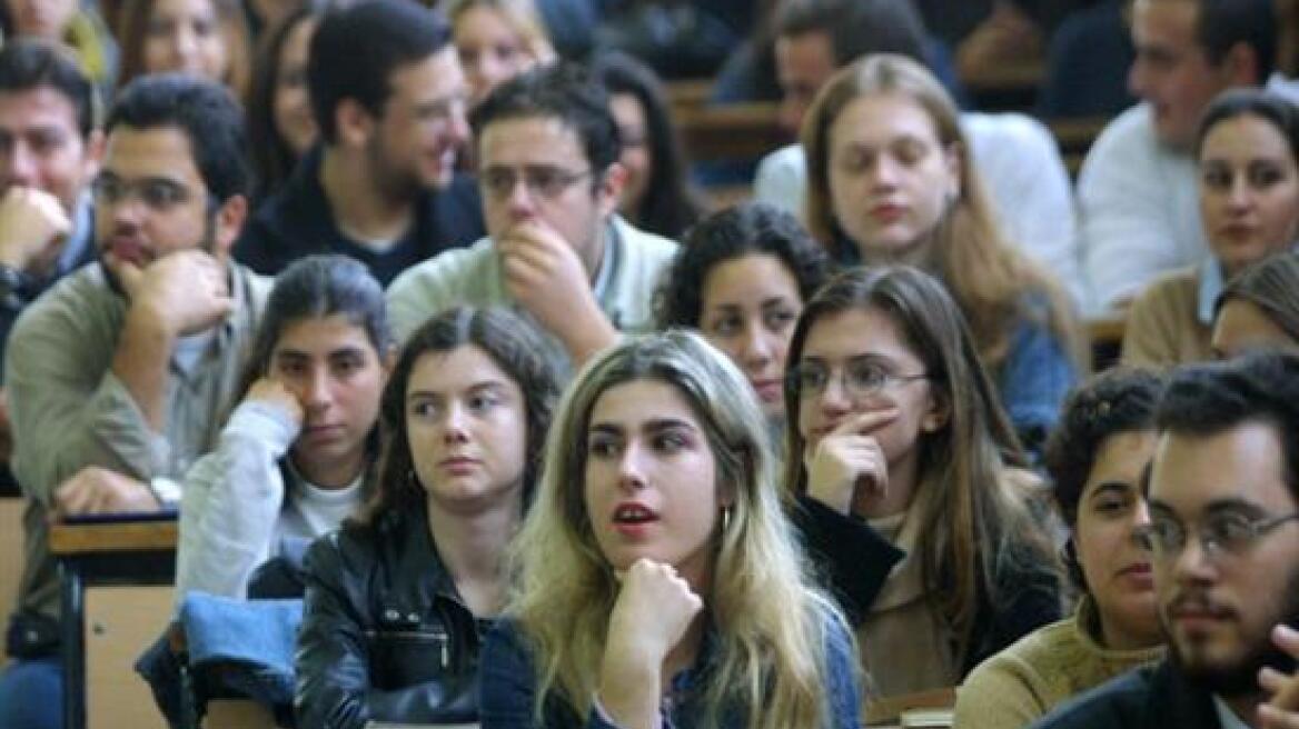 Αναξιοκρατία και διαφθορά «διώχνουν» τους νέους επιστήμονες στο εξωτερικό