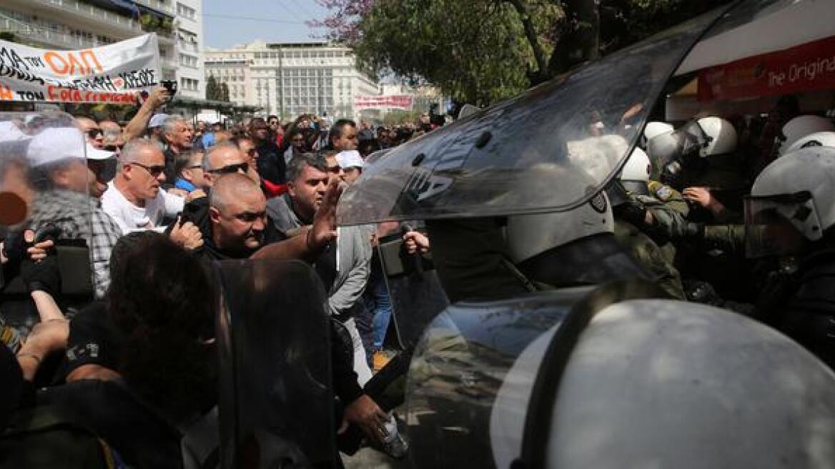 Διάλογο για τους μισθούς των λιμενεργατών ζητά η Cosco