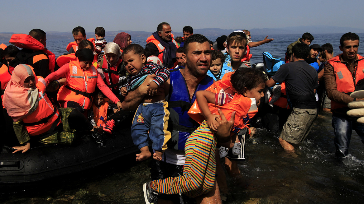 Μυτιλήνη: Πακιστανοί έβγαζαν πλαστά έγγραφα σε μετανάστες