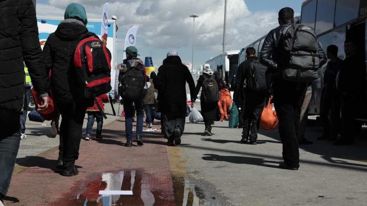 Στις 20 Ιουλίου λέει τώρα ο Δρίτσας ότι θα εκκενωθεί το λιμάνι του Πειραιά