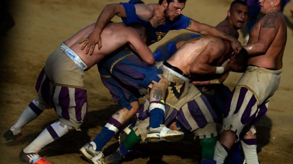 Βίντεο: Calcio Storico, το πιο βίαιο «ποδόσφαιρο» στον κόσμο