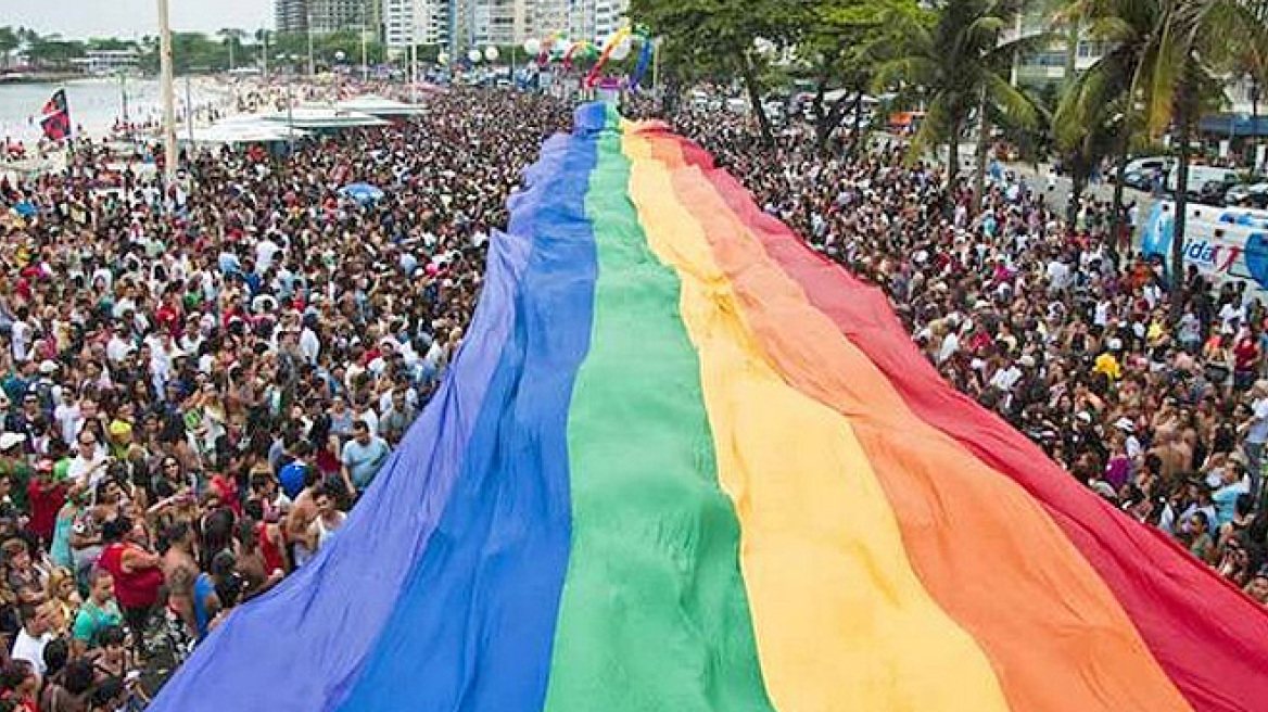 Με τη συμμετοχή χιλιάδων ατόμων το Gay Pride της Κολωνίας