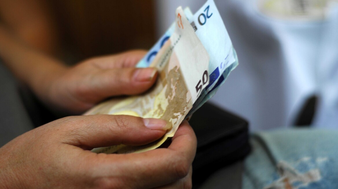 Ασφαλιστικά ταμεία: Κατασχέσεις σε 60.000 λογαριασμούς που έχουν από 2 λεπτά έως 100 €