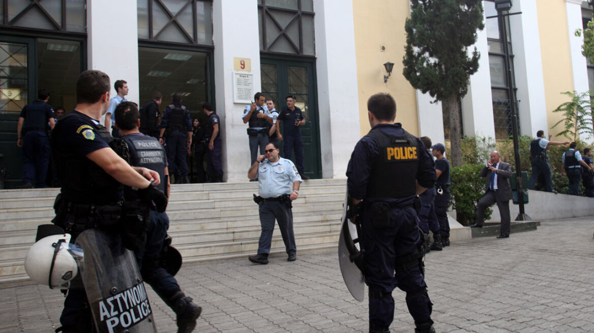 Απόδραση κρατουμένου από την Ευελπίδων!