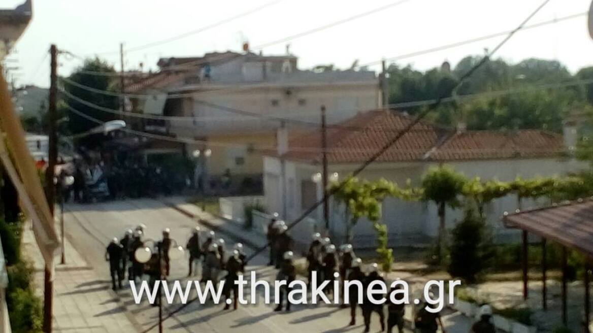 Video: Επεισόδια και χημικά στις Καστανιές σε πορεία των «No Border»