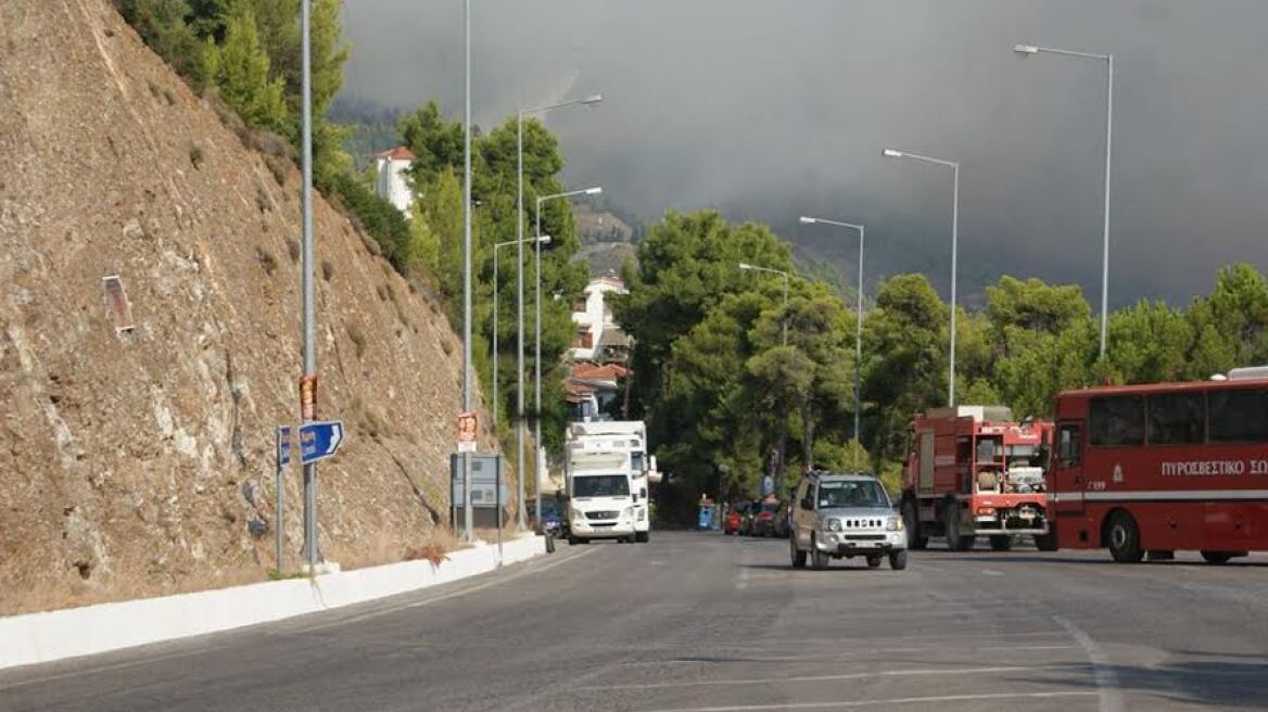 Κάτοικοι της Λίμνης: Η φωτιά είναι πολύ κοντά, φοβόμαστε για τα σπίτια μας