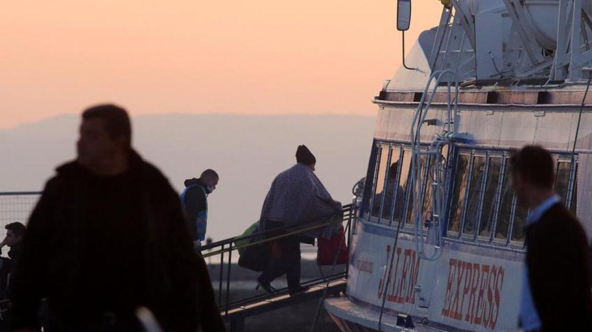 Οκτώ Σύροι πρόσφυγες επέστρεψαν στην Τουρκία 