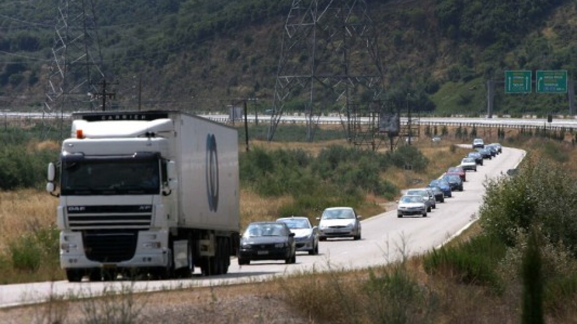 Κλήση και 1.000 ευρώ στα φορτηγά που κινούνται χωρίς άδεια στο παράπλευρο οδικό δίκτυο