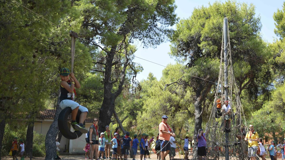 Εκατοντάδες λυκόπουλα σε... μυστική αποστολή με κωδικό όνομα «Φτου ξελευτερία»