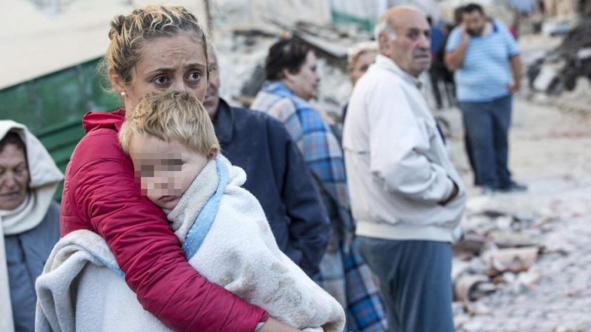 Σεισμός στην Ιταλία: Πολλά παιδιά καταπλακώθηκαν από τα συντρίμμια 