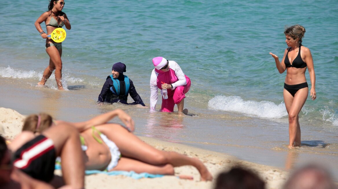 Σαρκοζί κατά μπουρκίνι: Πρόκληση που στηρίζει τους φανατικούς Ισλαμιστές