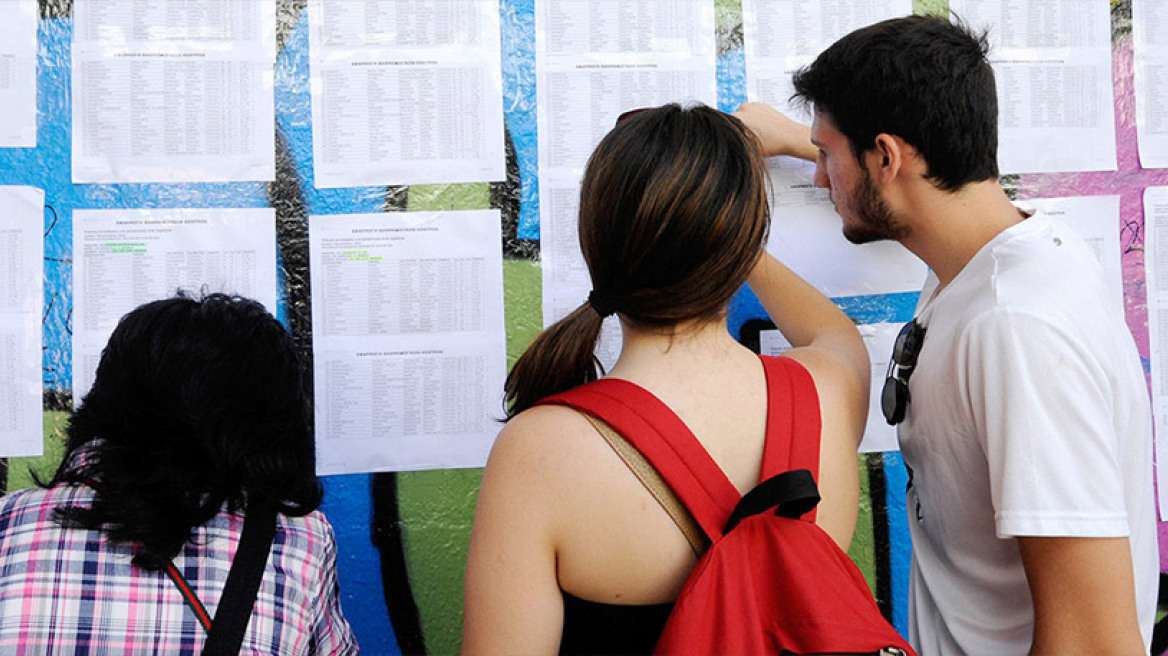 Πανελλαδικές: Μπαίνουν σε 117 σχολές με βαθμό κάτω από τη βάση