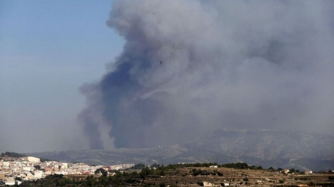 Μεγάλες πυρκαγιές στην Ισπανία: Εκκενώνονται οικισμοί στην Κόστα Μπλάνκα