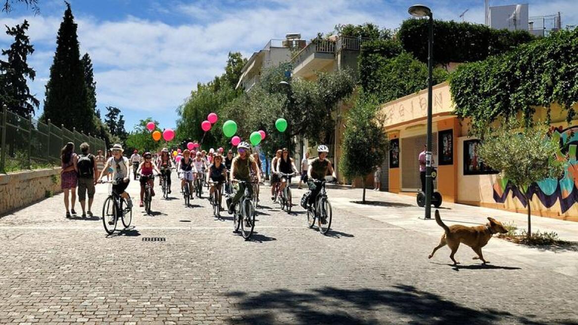 Ορθοπεταλιές με φούστα και τακούνια